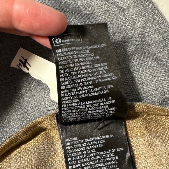 H&M Infinity Scarf - Picture 5 of 5